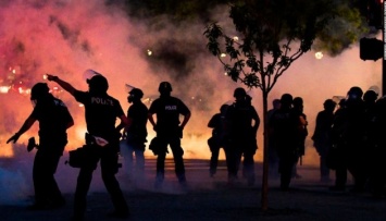 Полиция США расследует гибель Флойда и стрельбу на протестах