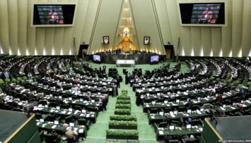 В новом иранском парламенте назвали переговоры с США "бесполезными и вредными"