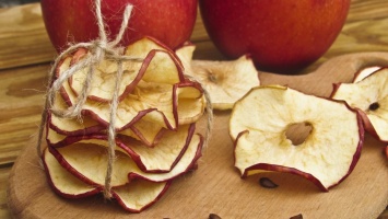 Домашний шеф: как приготовить яблочные чипсы
