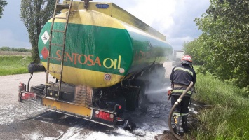 На трассе Борисполь - Днепр загорелся бензовоз с 38 тоннами горючего