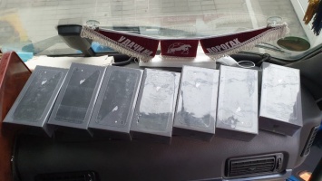 На Закарпатье таможенники конфисковали контрабандные айфоны: фото