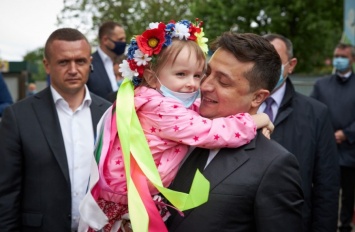 Президент поздравил воспитанников Киевского центра реабилитации с Днем защиты детей