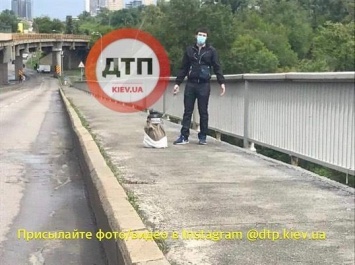 В сети появилось фото "подрывника", угрожающего взорвать мост Метро