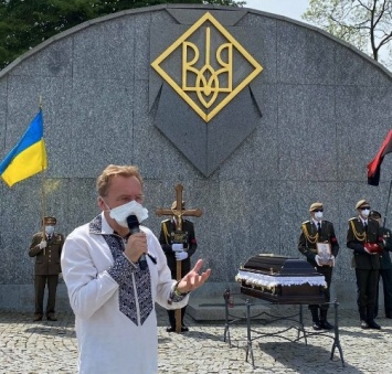Мэр Львова торжественно похоронил эсэсовца, который рассказывал, как душил людей удавкой