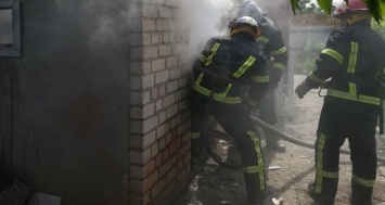 В Запорожской области погасили пожар на частном подворье