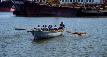 Будущие военные моряки и морпехи вышли из Одессы в шлюпочный поход