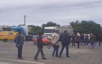 Протестующие перекрыли въезд в Черноморский порт