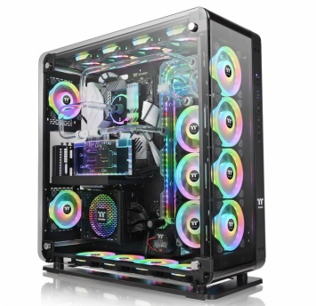 Большой корпус Thermaltake Core P8 Tempered Glass можно повесить на стену