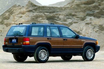 На редкой фотографии показан внедорожник Grand Cherokee от компании Dodge