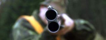 Попал в голову: мужчина выстрелил в подростка из охотничьего ружья