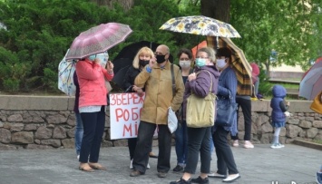 В Николаеве митингуют работники санатория из-за долгов по зарплате