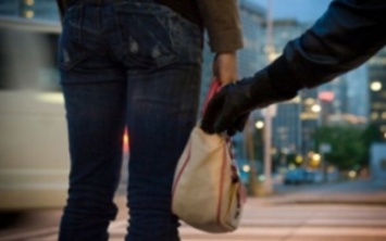 В Херсоне одиноким женщинам опасно ходить по городским улицам