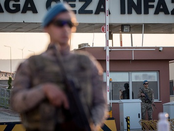 В Турции выдан ордер на арест 118 "путчистов" из армии