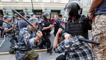 Комментарий: В РФ ситуация с насилием со стороны полиции не лучше, чем в США