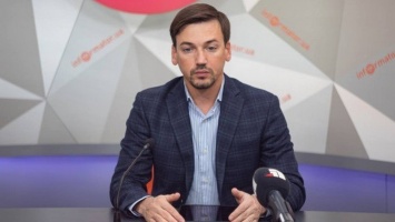 Артем Хмельников: после звонка Зеленского главе банка, не советую нести туда деньги