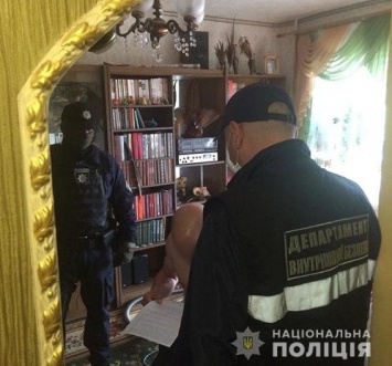 В Запорожье разыскали мужчину, который плеснул в лицо кислотой полицейской