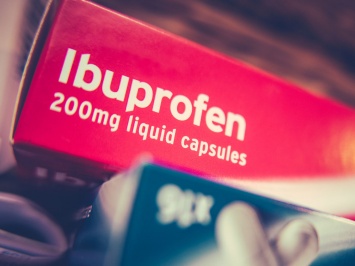 В Великобритании изменили взгляд на использование ибупрофена при COVID-19