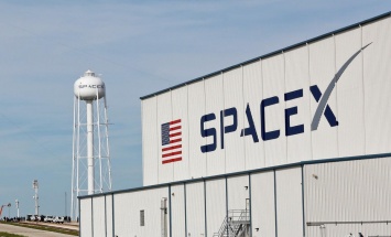 SpaceX отправила в космос новую партию спутников (видео)