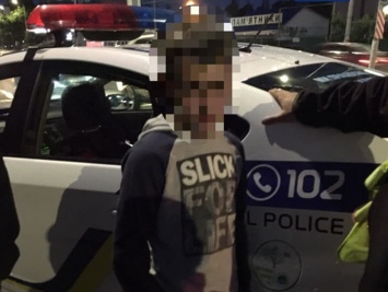 В Одессе 12-летний парень за рулем автомобиля BMW, убегая от полиции, попал в ДТП