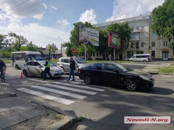 В центре Николаева водитель Opel сбил ребенка