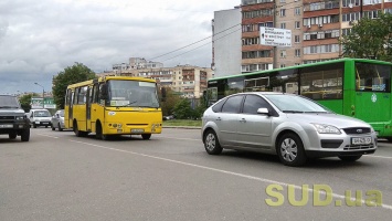В Киеве у маршрутки на ходу отвалилось колесо, фото