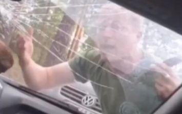 Появилось видео нападения на авто полиции под Харьковом