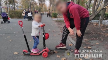 В Харьковской области мужчина украл самокат у ребенка, - ФОТО