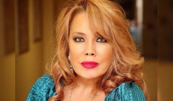 56-летняя певица Азиза похвасталась идеальной талией