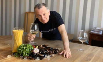 Известный одесский ресторатор Савва Либкин дает мастер-класс по приготовлению плова с мидиями (трансляция)