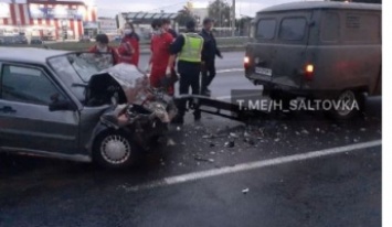 В Харькове водитель погиб в страшной аварии, влетев в бус: фото