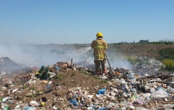 Под Херсоном горит свалка мусора: пожар локализовали