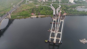 Строительство запорожских мостов с высоты птичьего полета (фото)