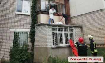 В Николаеве 90-летняя старушка выпала с третьего этажа