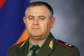 Начальника генштаба Армении уволили после пышной свадьбы в карантин