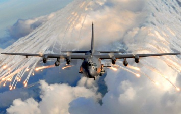 Военный самолет США загорелся в Ираке после посадки