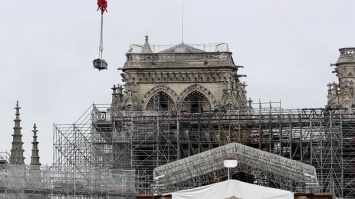 Нотр-Дам после пожара: строители демонтируют поврежденные леса (видео)