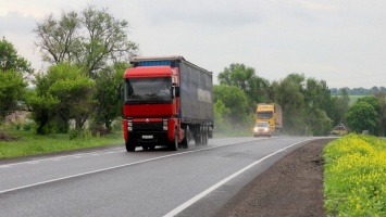 На дорогах Днепропетровщины из-за жары ограничили движение грузовиков