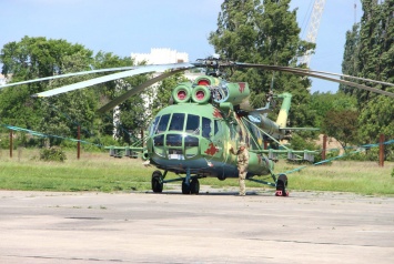 В Николаеве морские авиаторы учились приземляться на неподготовленные взлетно-посадочные площадки (ФОТО)