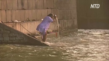 Священная индийская река очистилась благодаря карантину (видео)