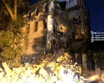 В Одессе обрушилась часть четырехэтажного жилого дома