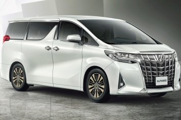 Toyota Alphard дает неправильные предупреждения при парковке