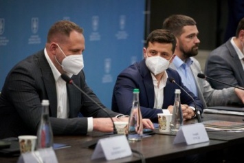 Зеленский позвонил министру экономики с совещания в Чернигове