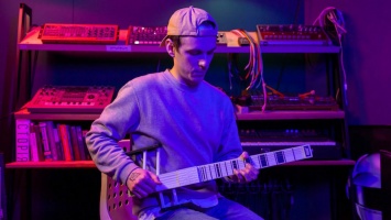 Украинская портативная гитара Jammy EVO за час собрала $50 000 на Kickstarter