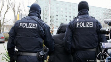 За что в Берлине полицейских могут обвинить в дискриминации