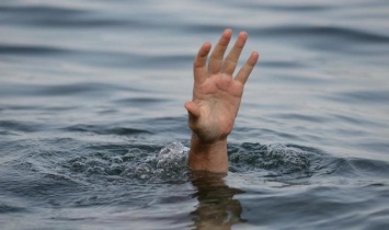 В Харькове 17-летний подросток травмировался, прыгнув с берега в воду