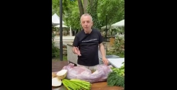 Известный одесский ресторатор Савва Либкин в прямом эфире приготовит зеленый борщ (видео)