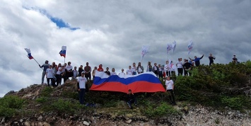 Сахалинцы в честь Дня России покорили гору Юноны