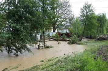 В Закарпатской области из-за непогоды затопило село