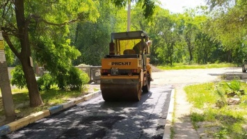 Запорожье благоустраивают: в одном из районов ремонтируют дороги