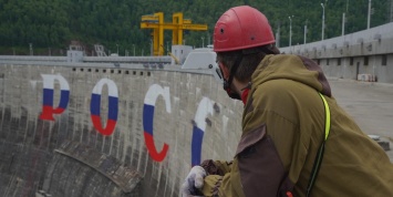 Самые большие граффити в мире появились на Саяно-Шушенской ГЭС ко Дню России